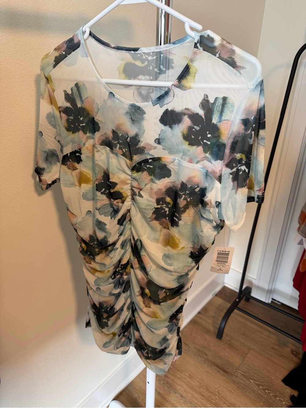 Torrid Womens size 1 Blue White Floral Mesh Crew Neck Ruched Top New With Tags